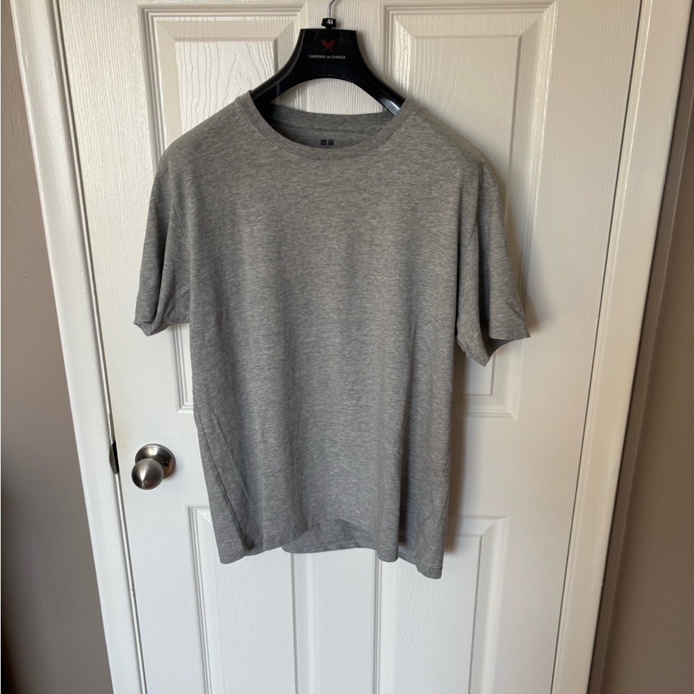 Uniqlo Heather Gray Men's Short Sleeve Tee